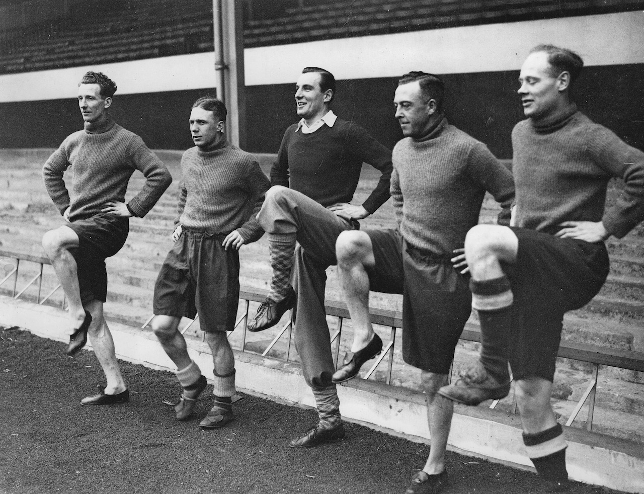The British tennis player Fred Perry (center) trains with football players Male - Hulme - Roberts and Heasley (Arsenal). Arsenal Stadium. London. 21th February 1936. Photograph. (Photo by Austrian Archives/Imagno/Getty Images)