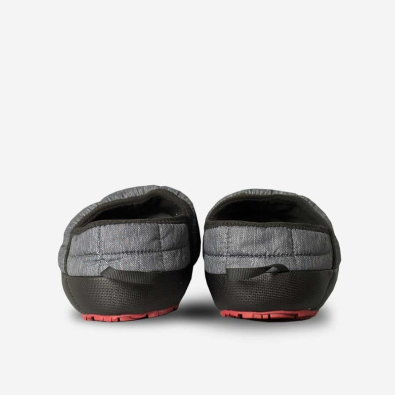 the-north-face-mens-thermoball-traction-mule-ii-phantom-grey-heather-printrudy-red2-800x800